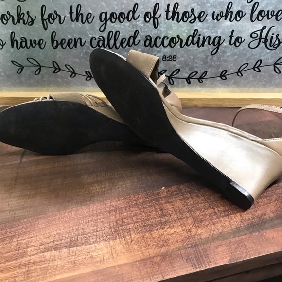 Coldwater Creek Tan Wedge 8 - Picture 4 of 7